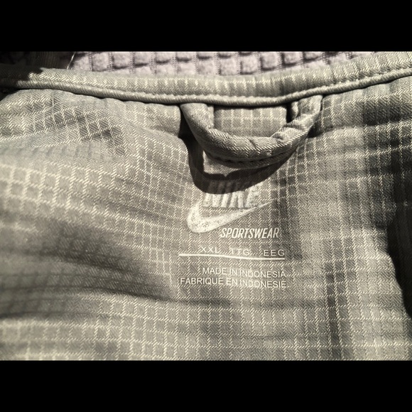 Great silver/gray Nike jacket with hood - Picture 10 of 10
